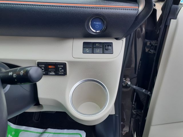 TOYOTA SIENTA HYBRID 2015