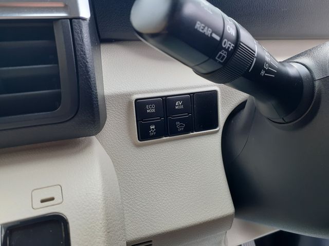 TOYOTA SIENTA HYBRID 2015