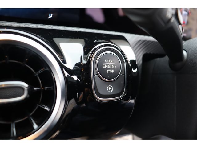 MERCEDES BENZ MERCEDES BENZ A class 2019