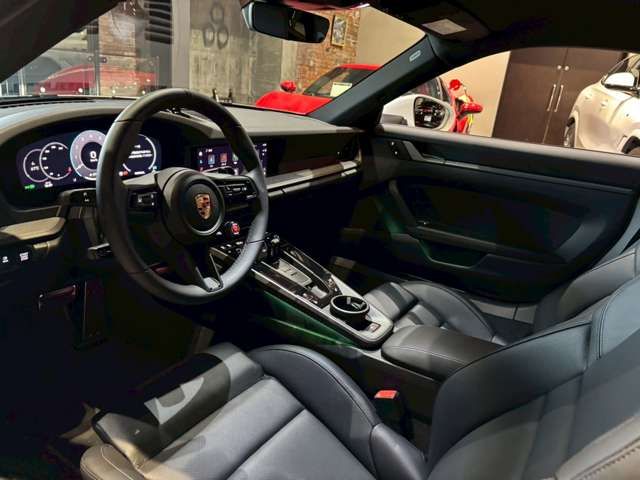 PORSCHE PORSCHE 911 2025