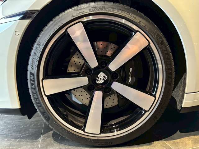 PORSCHE PORSCHE 911 2025