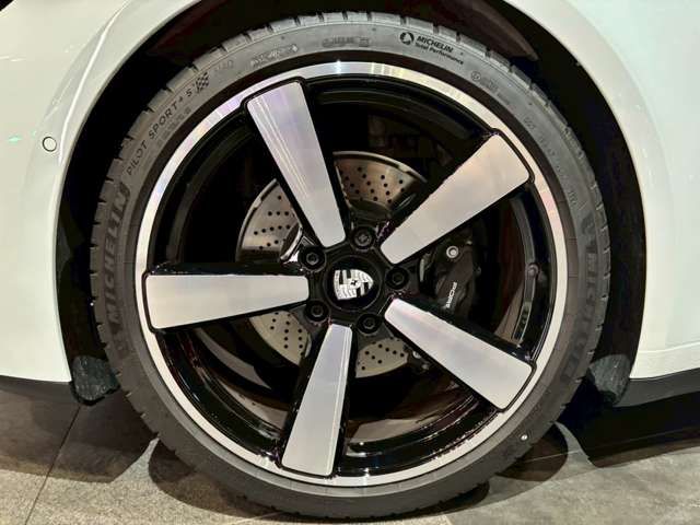 PORSCHE PORSCHE 911 2025