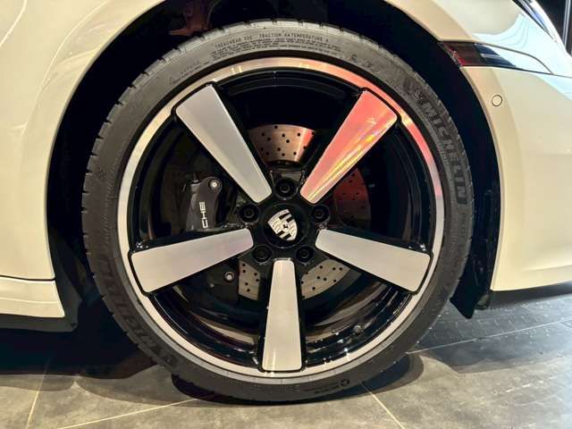 PORSCHE PORSCHE 911 2025