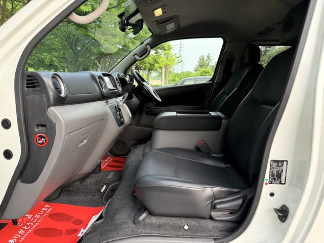 NISSAN NV350 CARAVAN 4WD 2013