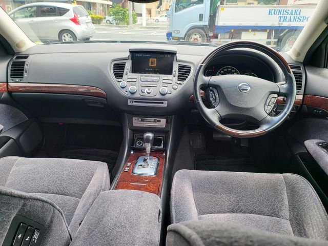 NISSAN PRESIDENT 2004