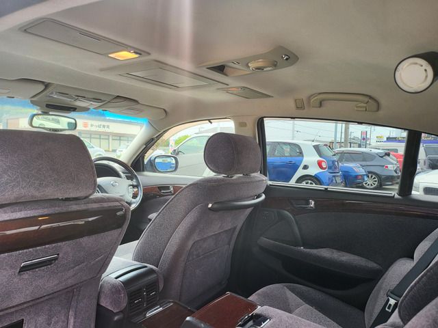 NISSAN PRESIDENT 2004