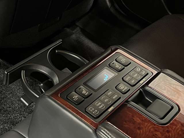 TOYOTA CROWN MAJESTA HYBRID 2015