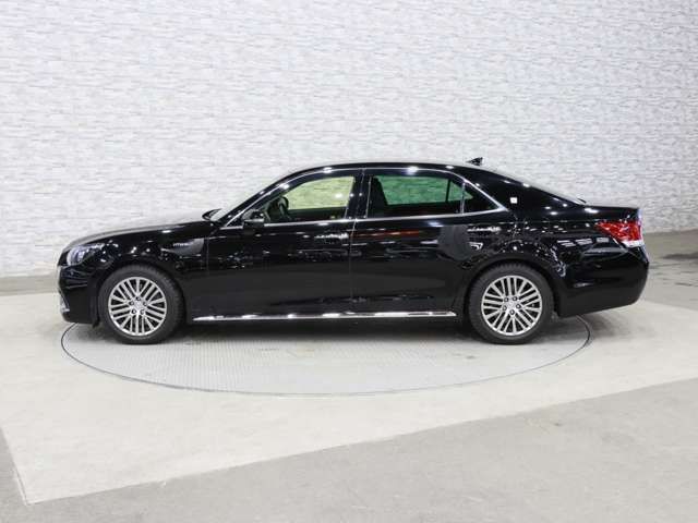 TOYOTA CROWN MAJESTA HYBRID 2015