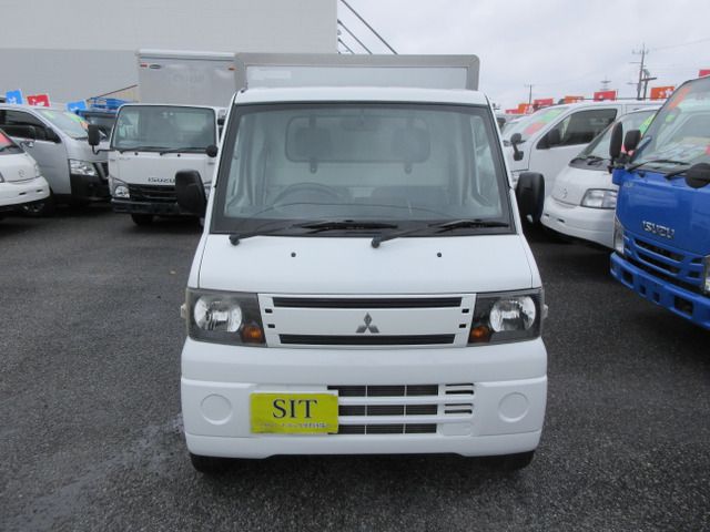 MITSUBISHI MINICAB truck 2011