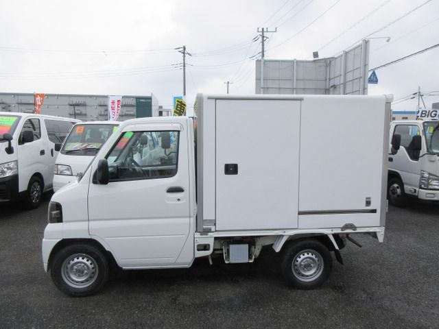 MITSUBISHI MINICAB truck 2011