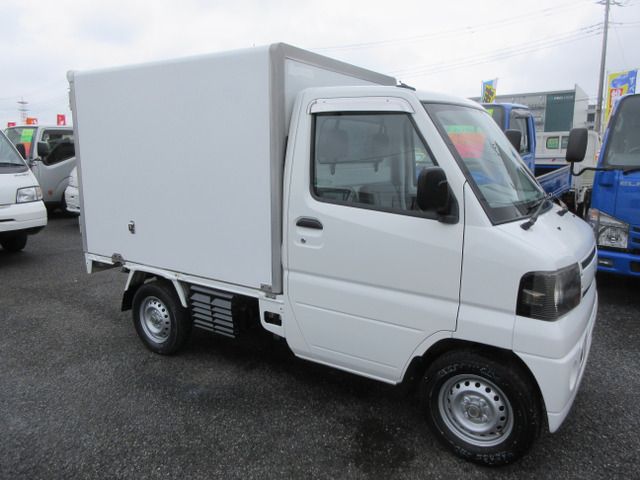 MITSUBISHI MINICAB truck 2011