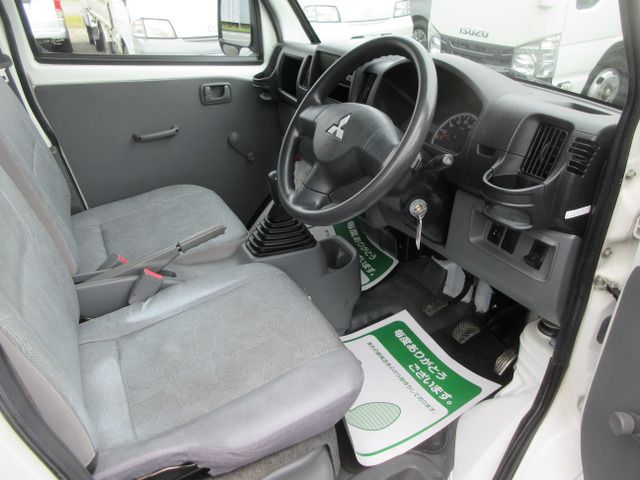 MITSUBISHI MINICAB truck 2011