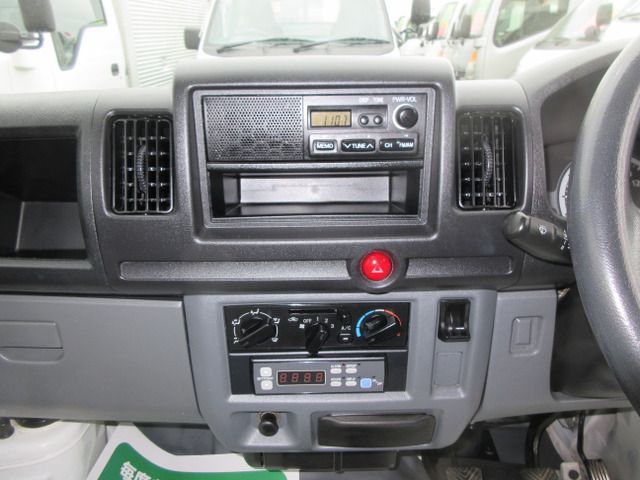 MITSUBISHI MINICAB truck 2011