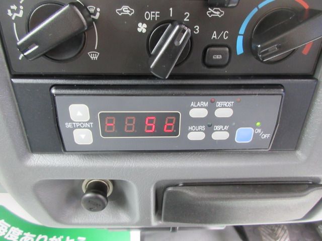 MITSUBISHI MINICAB truck 2011