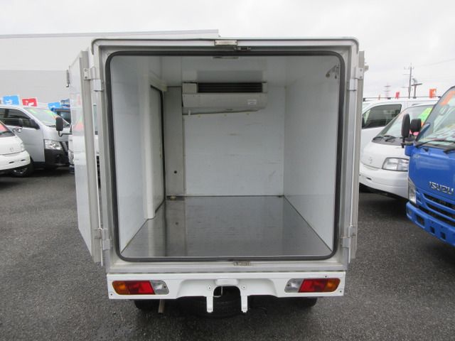 MITSUBISHI MINICAB truck 2011