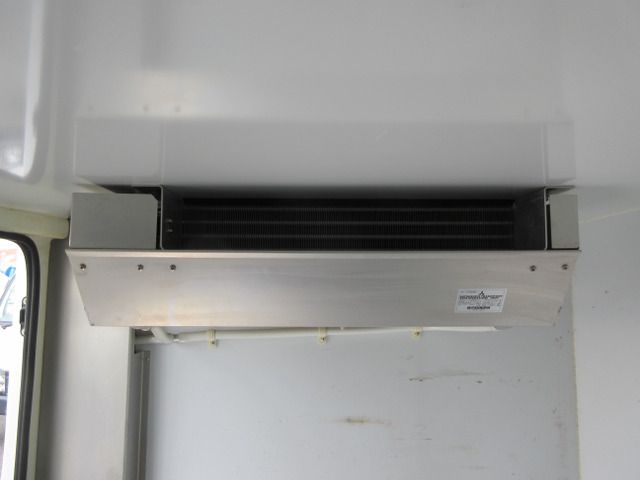 MITSUBISHI MINICAB truck 2011