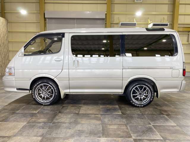 TOYOTA HIACE wagon 2000