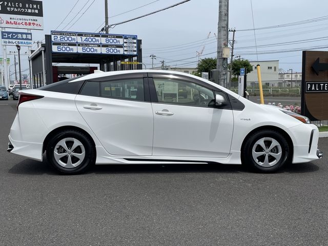 TOYOTA PRIUS 2019