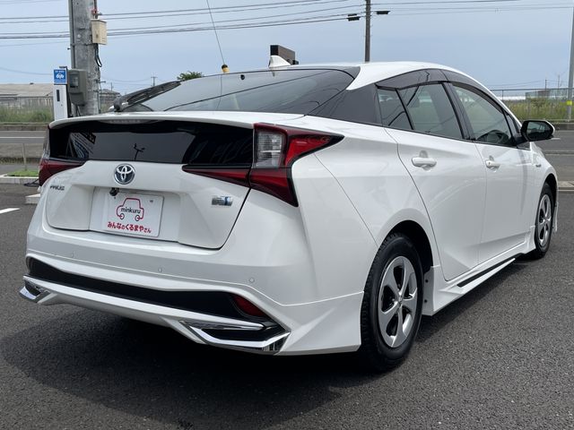 TOYOTA PRIUS 2019