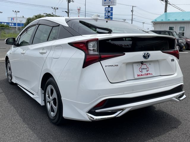 TOYOTA PRIUS 2019