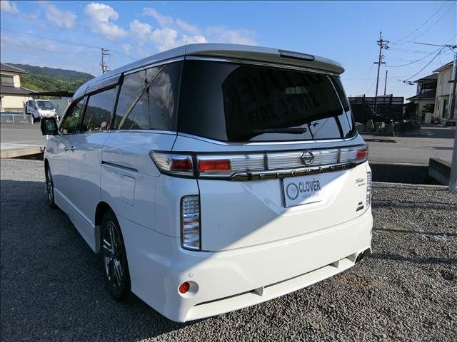 NISSAN ELGRAND 2010