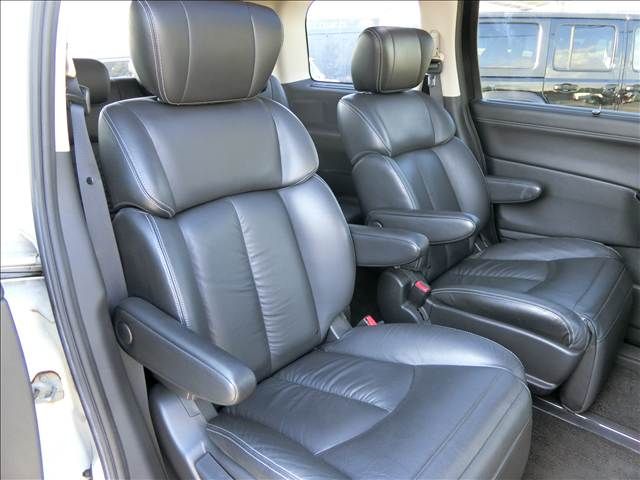 NISSAN ELGRAND 2010