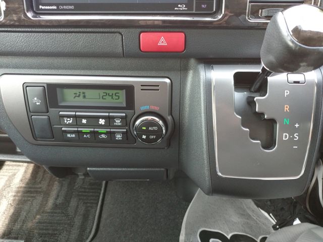 TOYOTA HIACE van 2WD 2018