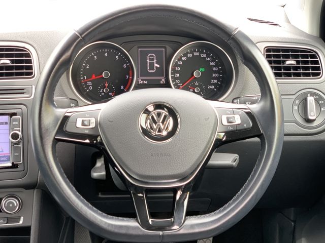 VOLKSWAGEN VOLKSWAGEN POLO 2016