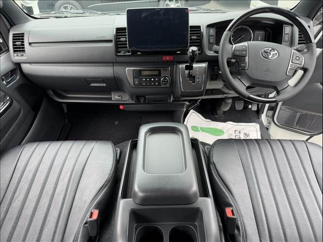 TOYOTA HIACE van 4WD 2025