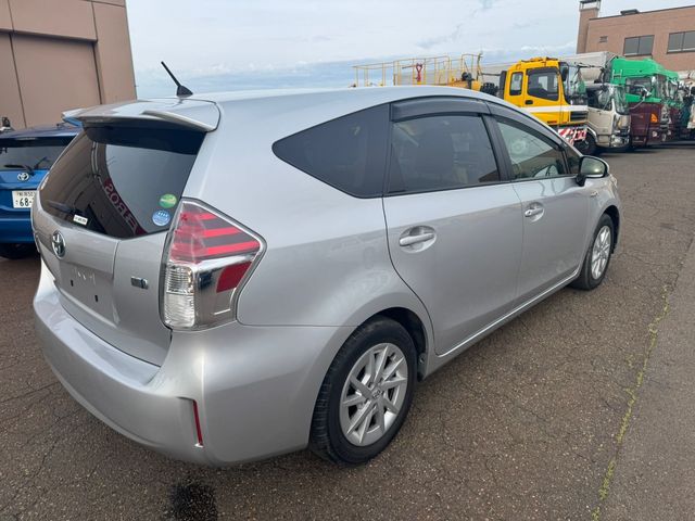 TOYOTA PRIUS Alpha 2020