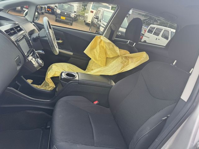 TOYOTA PRIUS Alpha 2020