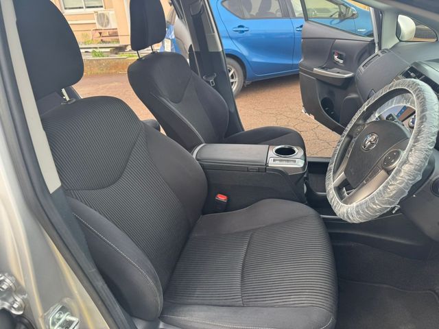 TOYOTA PRIUS Alpha 2020