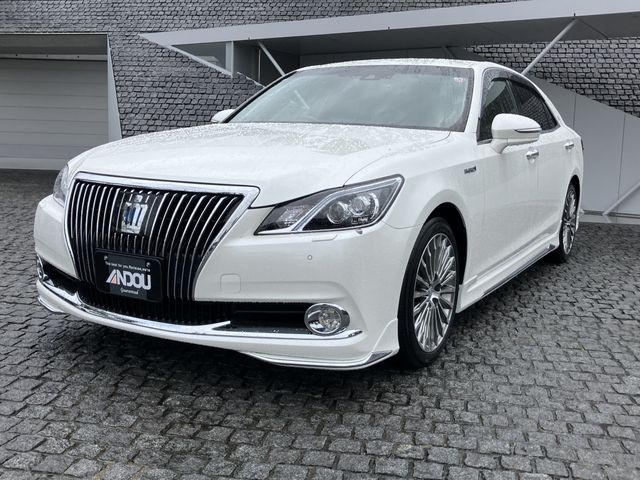 TOYOTA CROWN MAJESTA HYBRID 2016
