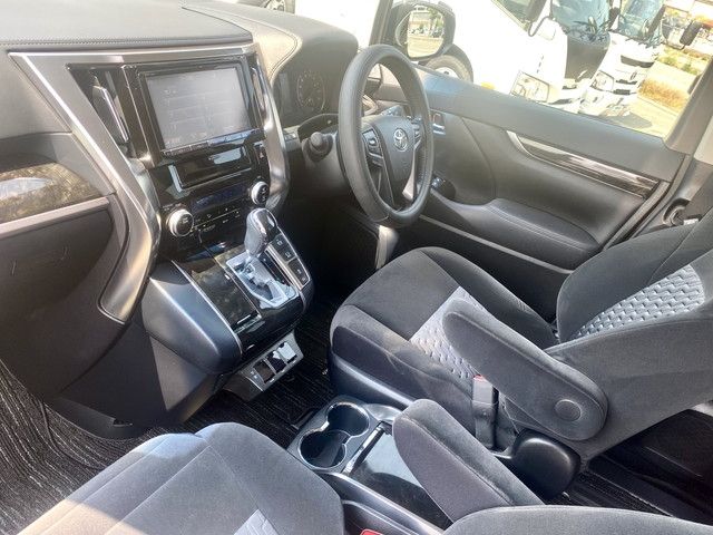 TOYOTA VELLFIRE 2015