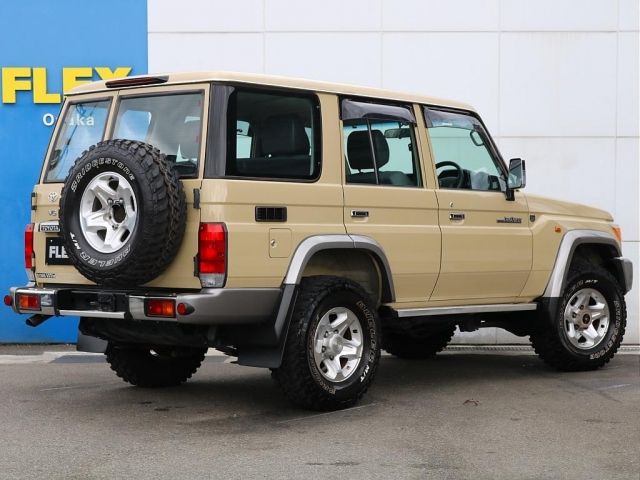 TOYOTA LANDCRUISER van 2015