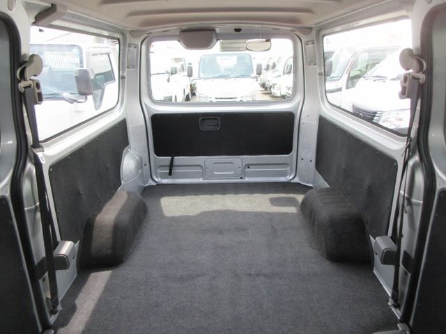 NISSAN NV350 CARAVAN 2020
