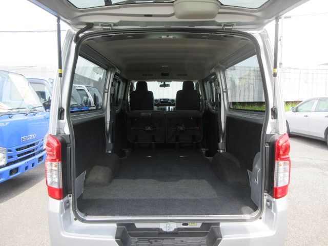 NISSAN NV350 CARAVAN 2020