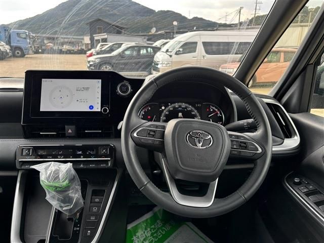 TOYOTA VOXY 2023