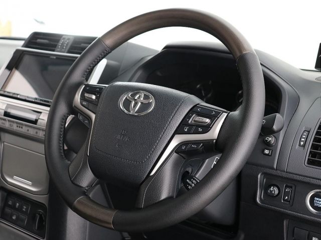 TOYOTA LANDCRUISER PRADO 2018