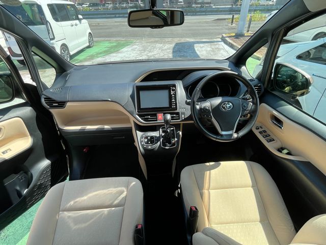 TOYOTA NOAH 2014