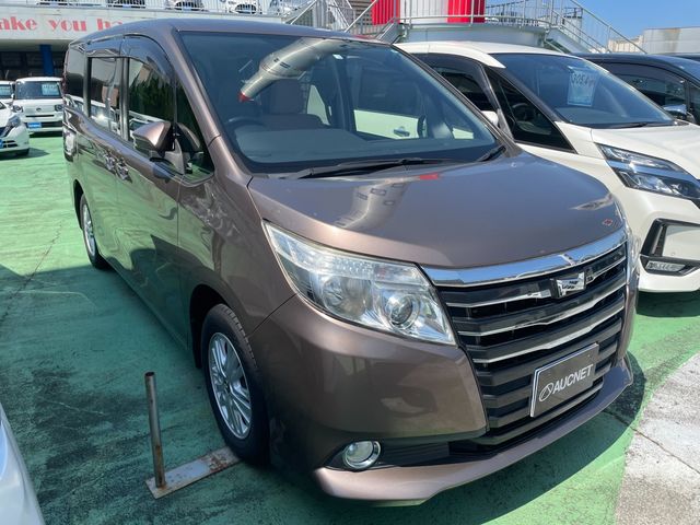TOYOTA NOAH 2014