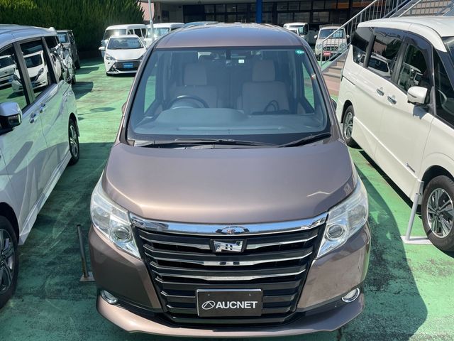 TOYOTA NOAH 2014