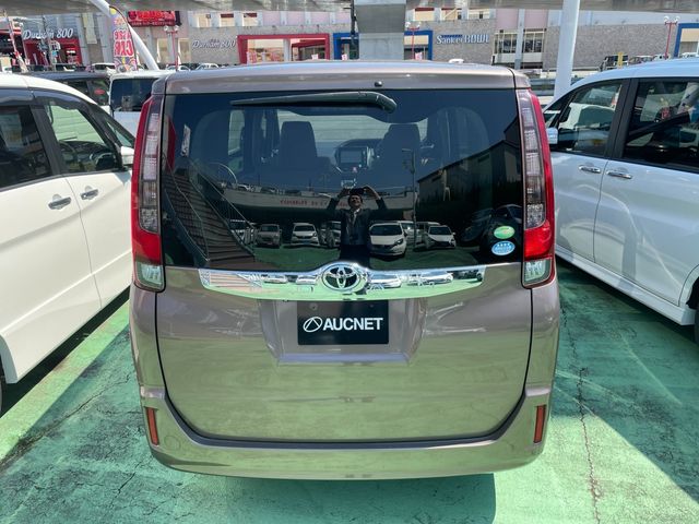 TOYOTA NOAH 2014