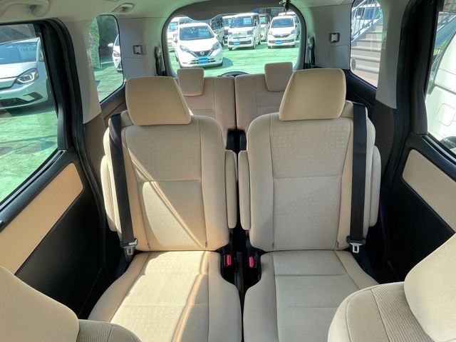 TOYOTA NOAH 2014