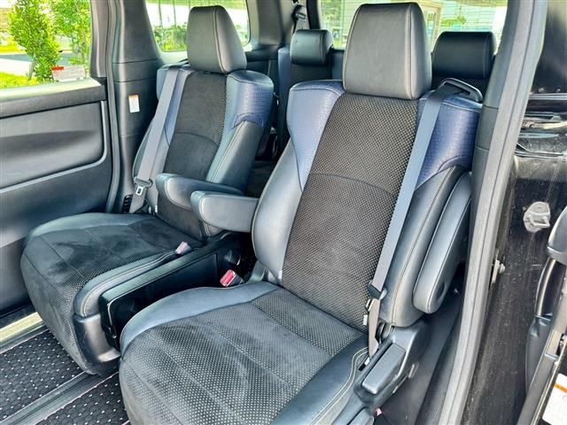 TOYOTA VELLFIRE 2017