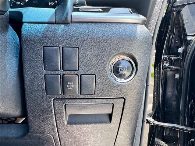 TOYOTA VELLFIRE 2017