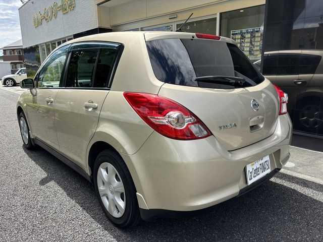 NISSAN TIIDA 2012