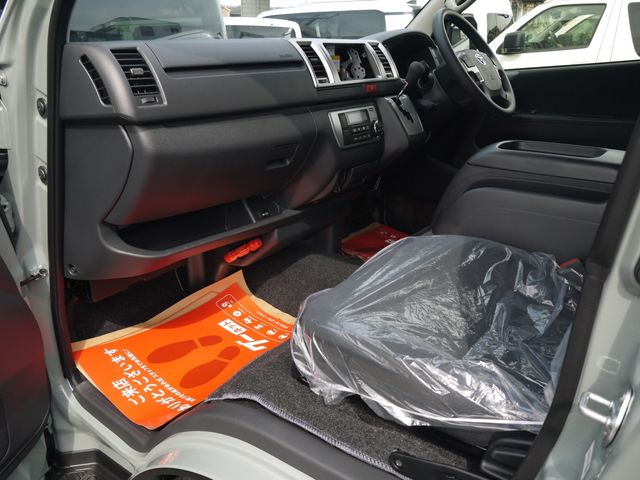 TOYOTA HIACE van 2WD 2025