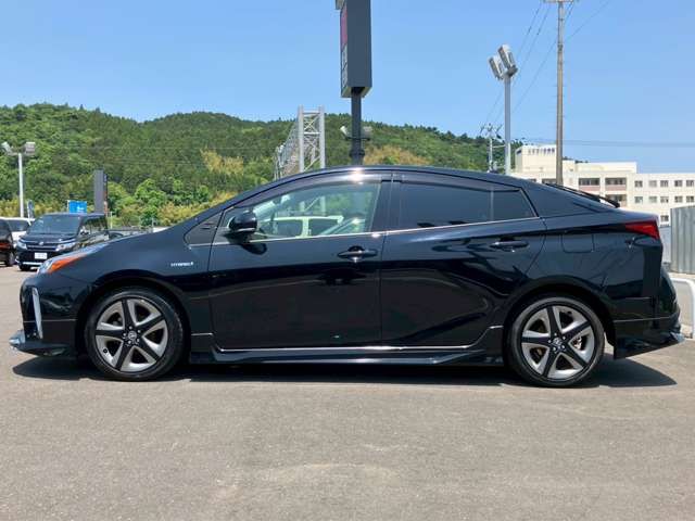 TOYOTA PRIUS 2019
