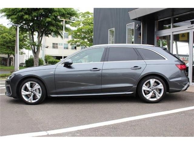 AUDI AUDI A4 AVANT 2022